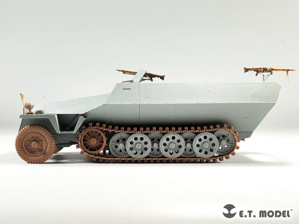 ET Model P35-130 WWII German Sd.kfz.251/Sd.kfz.11 Sagged Front Wheels 1/35 – image 4