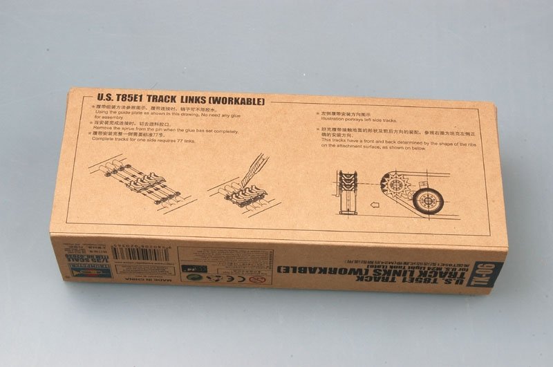 Trumpeter 02036 U.S. T85E1 track for U.S. M24 light tank (late) 1/35 – zdjęcie 2