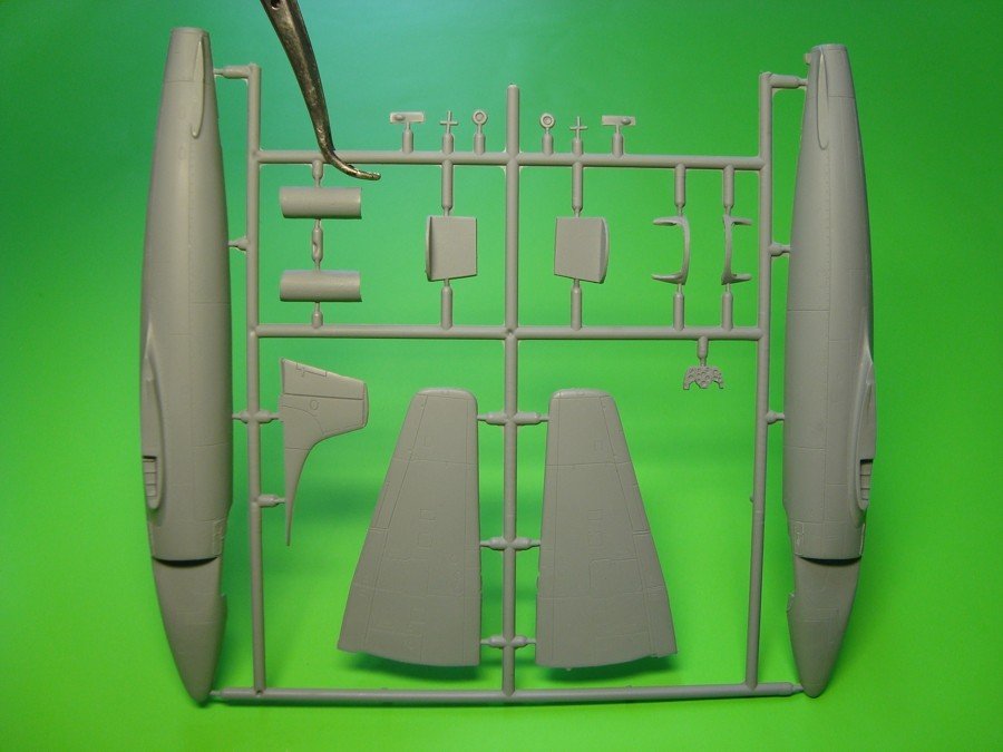 AZ Model AZ7327 Attacker Prototype 1/72 – zdjęcie 7