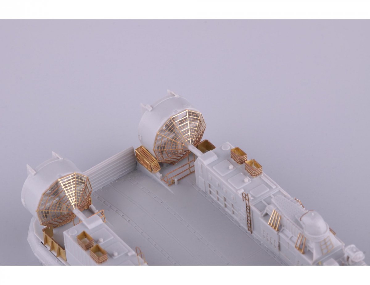 Eduard BIG5348 USS Iwo Jima LHD-7 pt.2 TRUMPETER 1/350 – image 6