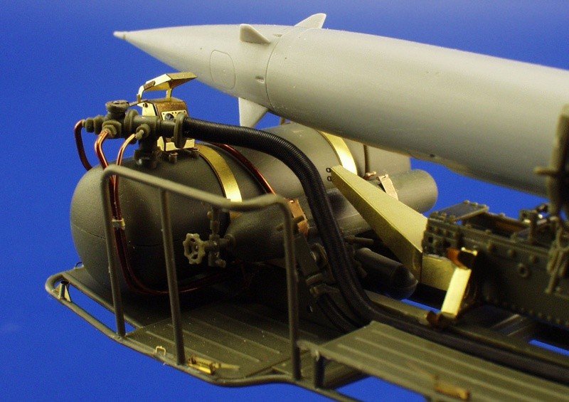 Eduard 35663 SA-2 missile with trailer 1/35 Trumpeter – image 3