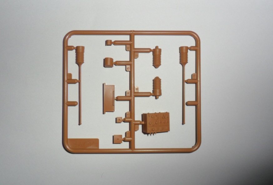 ICM 35376 Panzerspahwagen P 204 (f) Railway, WWII German Armored Vehicle (1/35) – image 9