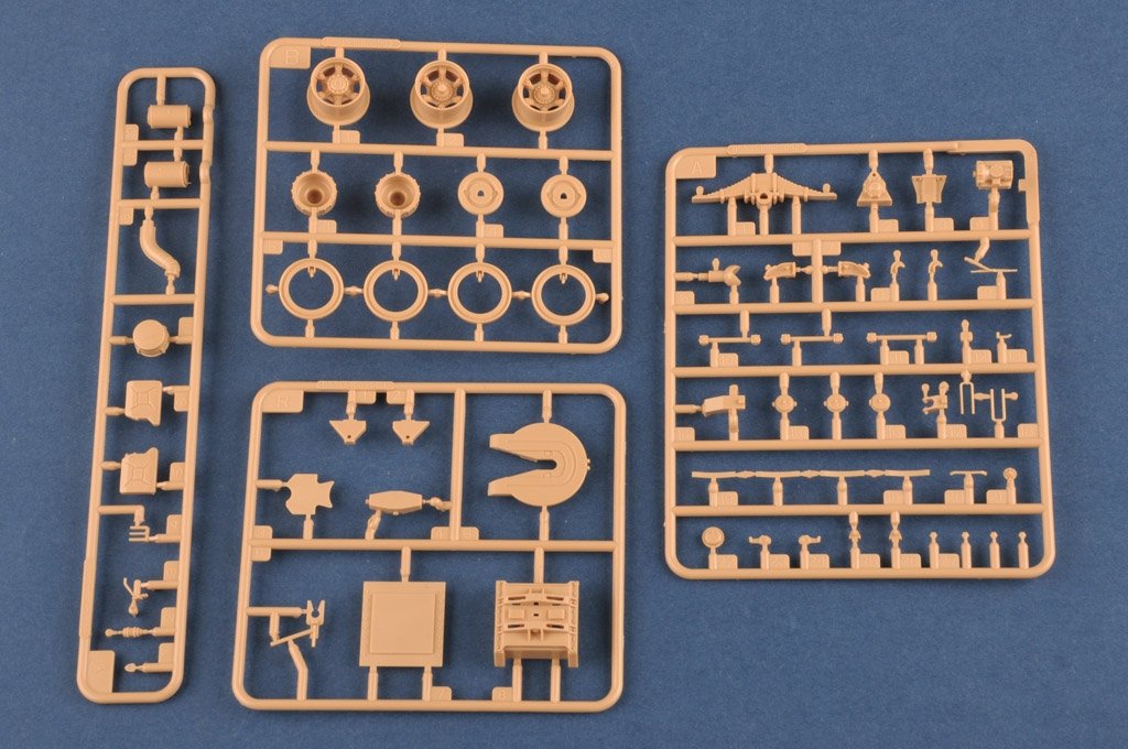 Hobby Boss 85523 Russian KrAZ-260B Tractor with MAZ/ChMZAP-5247G semitrailer 1/35 – zdjęcie 13