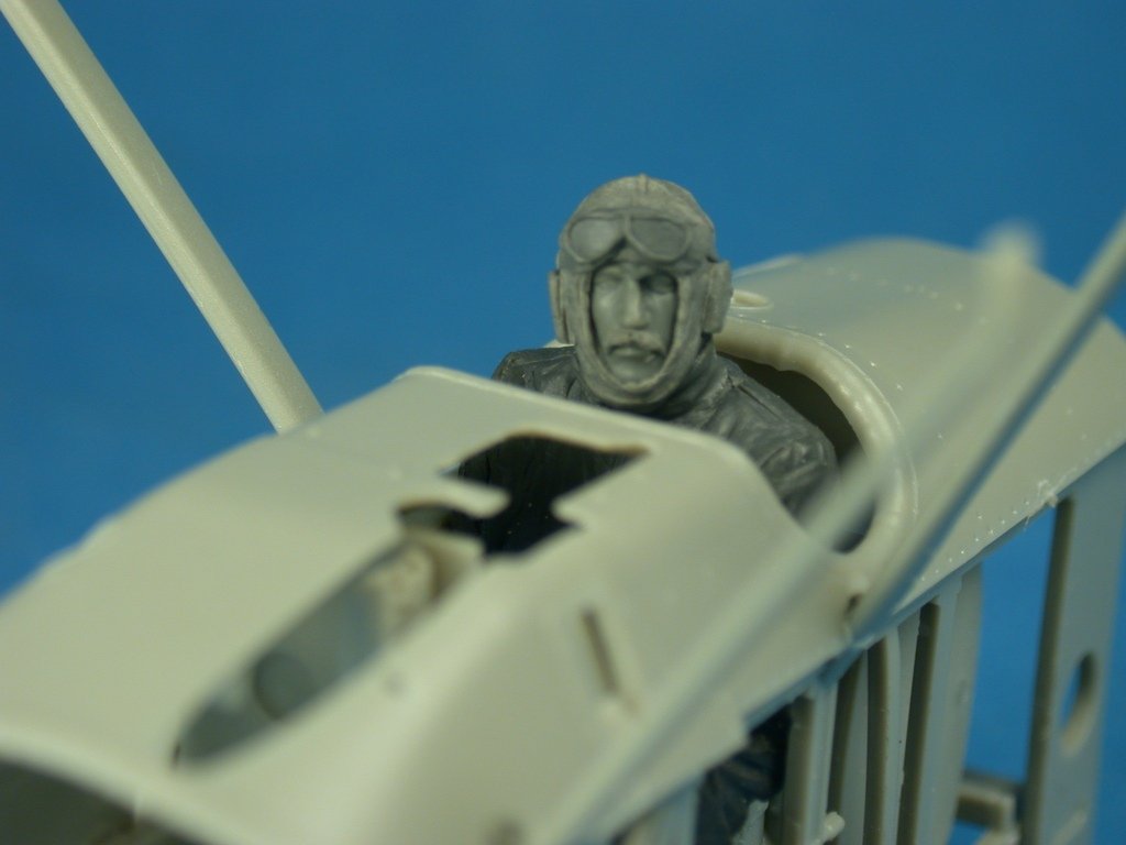 Copper State Models F32-039 Seated RFC Pilot in Leather Jacket 1/32 – zdjęcie 2