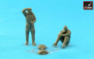Armory Models F7224c RAF WWII crewmen in high altitude outfit – “Waiting…” 1/72 – zdjęcie 2