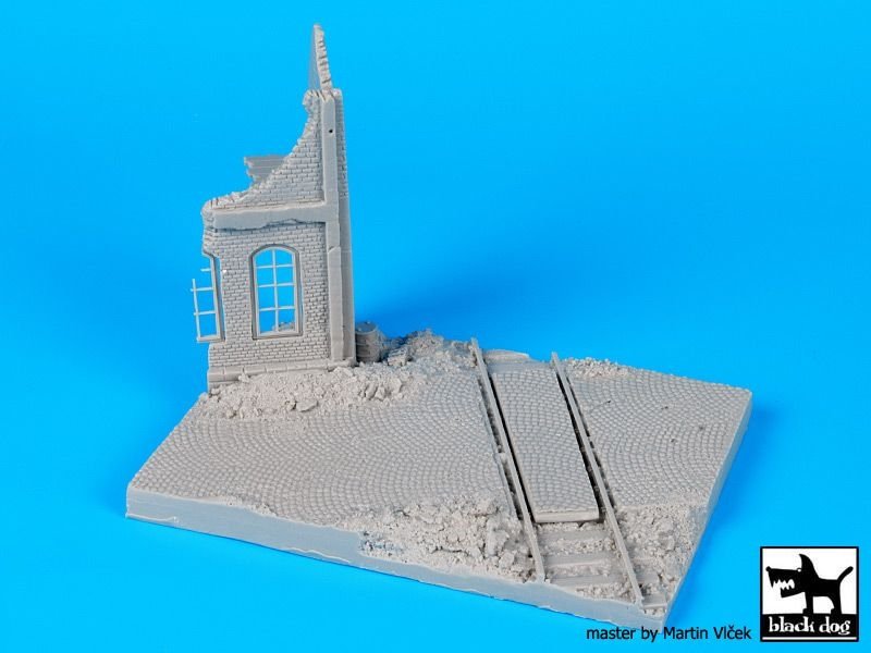 Black Dog D72018 Ruined house with railway crossing base 1/72 – zdjęcie 6