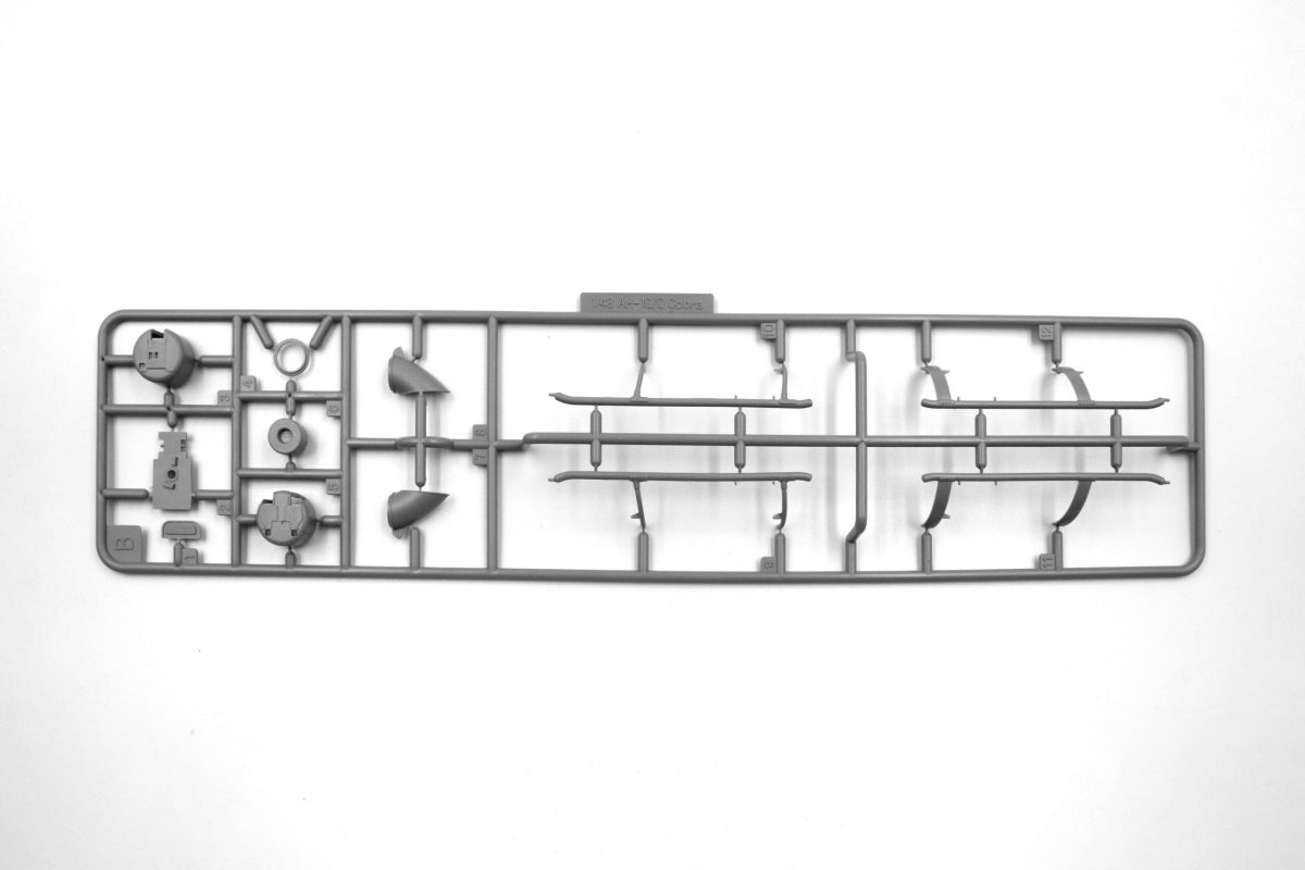 ICM 48298 AH-1G Cobra and M8A1 US Landing Mat 1/48 – zdjęcie 5