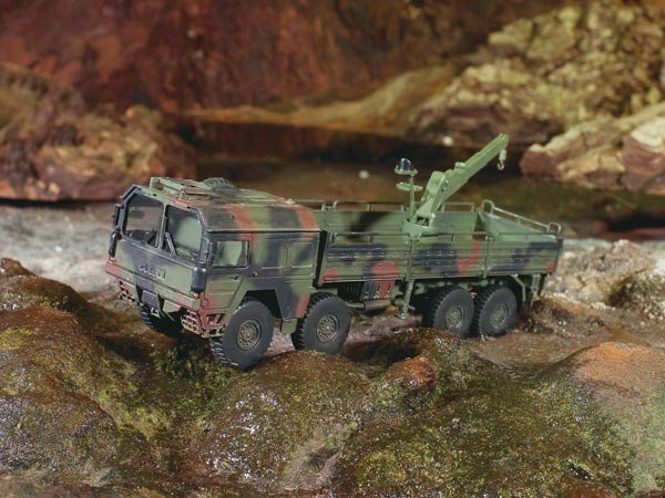 Revell 03172 LKW 10t. mil gl (8x8 Truck) 1/72 – zdjęcie 2