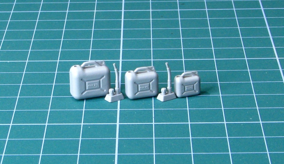 EUREKA XXL E-042 Plastic Jerry Can 5, 10 i 20 L 1/35 – zdjęcie 4