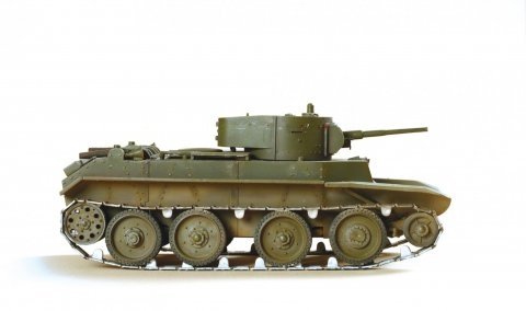 Zvezda 3545 BT-7 Soviet tank 1/35 – zdjęcie 4
