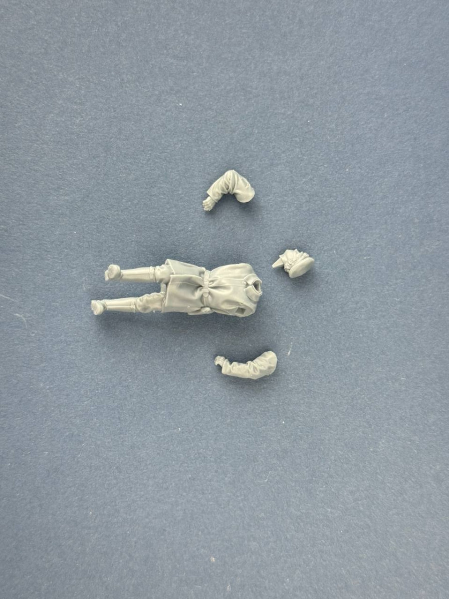Copper State Models F35-062 British Dispatch Rider pushing his motorcycle (motorcycle not included) 1/35 – zdjęcie 4