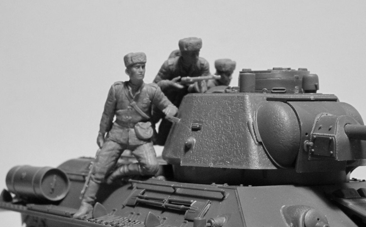 ICM 35640 Soviet Tank Riders (1943-1945) 4 figures 1/35 – zdjęcie 3