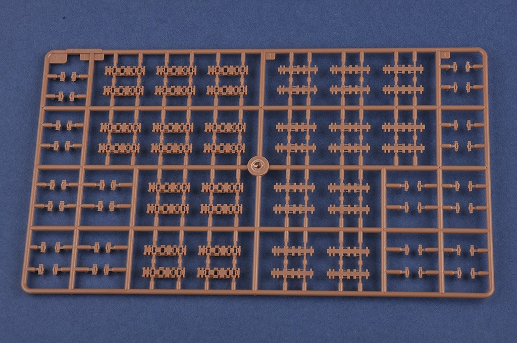 Hobby Boss 84530 German Sd.Kfz.182 King Tiger Porsche Turret w/ Zimmerit 1/35 – image 9