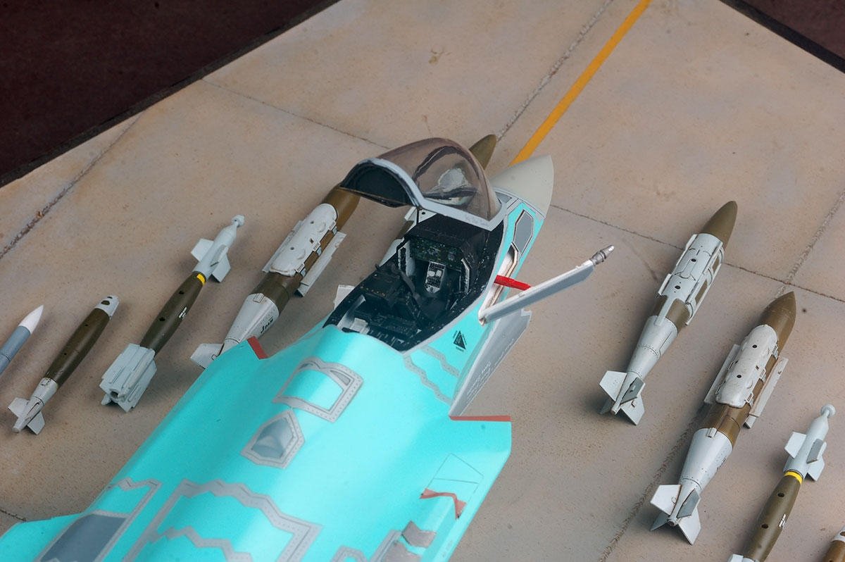 Kitty Hawk 80132 F-35C Lighting II 1/48 – zdjęcie 15