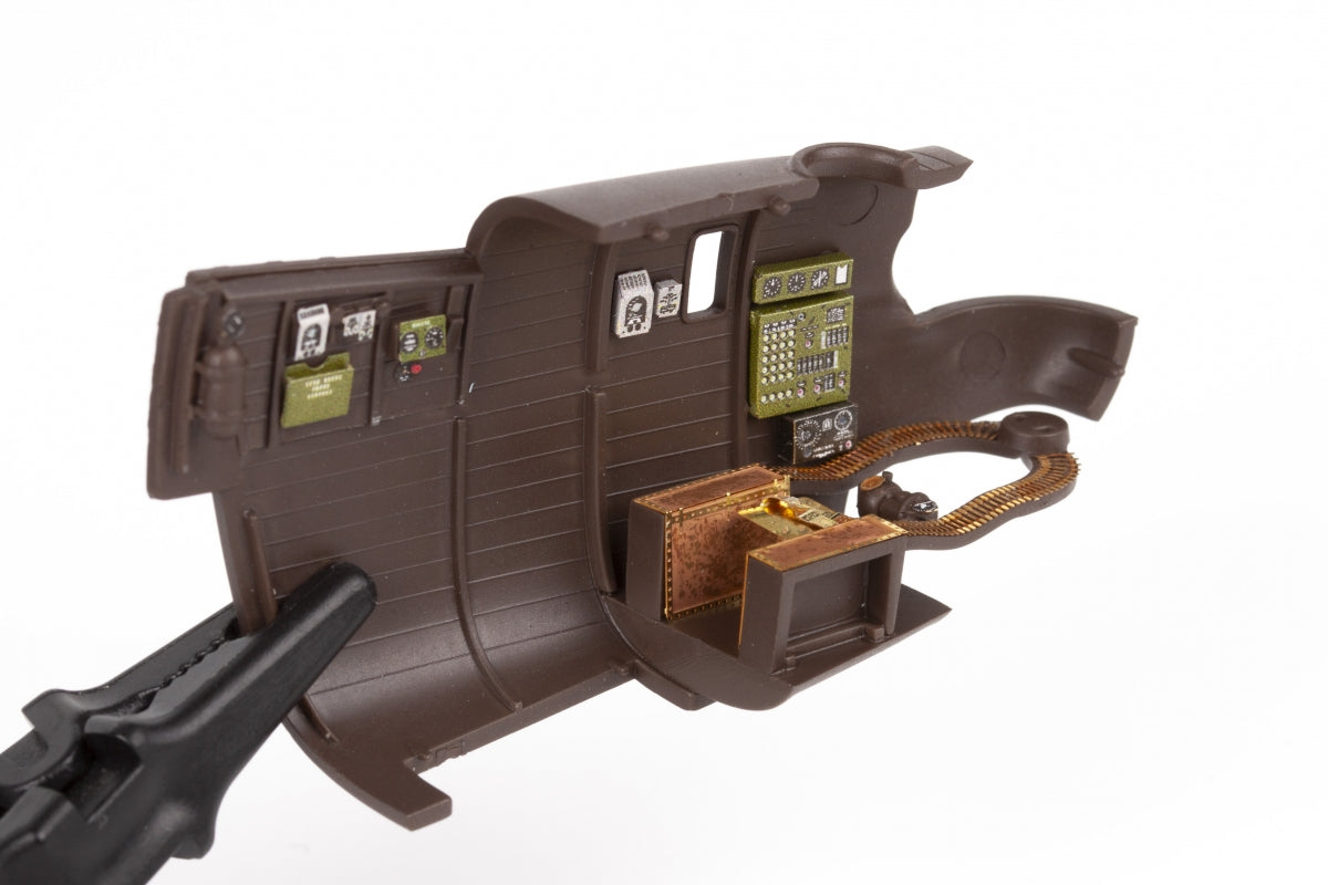 Eduard 73830 B-24H nose radio compartment AIRFIX 1/72 – image 5