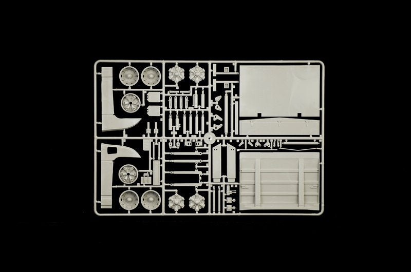 Italeri 3945 VOLVO F16 Globetrotter Canvas Truck with elevator 1/24 – image 8