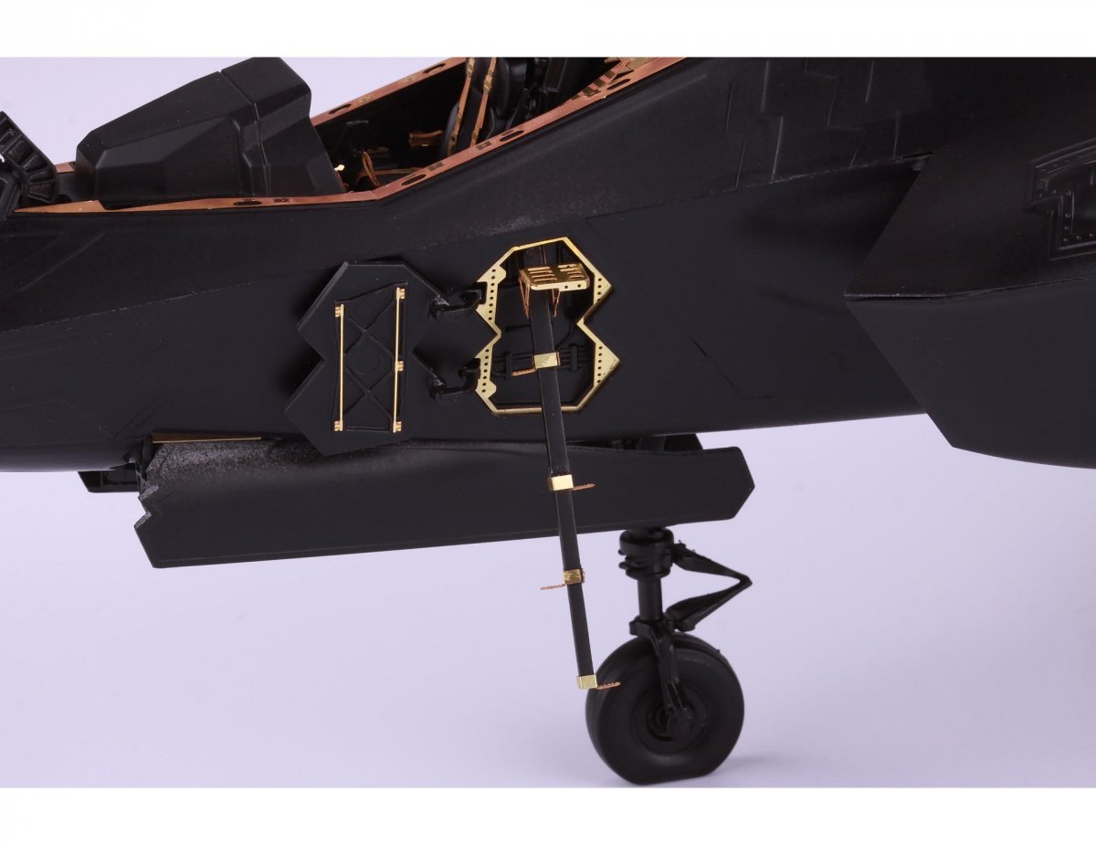 Eduard 32405 F-35A wheel bays &amp;amp; bomb bays F-35A wheel bays &amp;amp; bomb bays ITALERI 1/32 – image 2