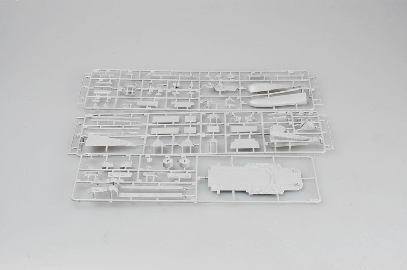Trumpeter 04520 Russian Cruiser Admiral Ushakov (ex-Kirov) 1/350 – image 7