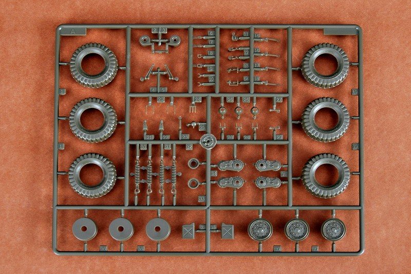 Trumpeter 00327 JGSDF Type 87 Reconnaissance Vehicle 1/35 – zdjęcie 16