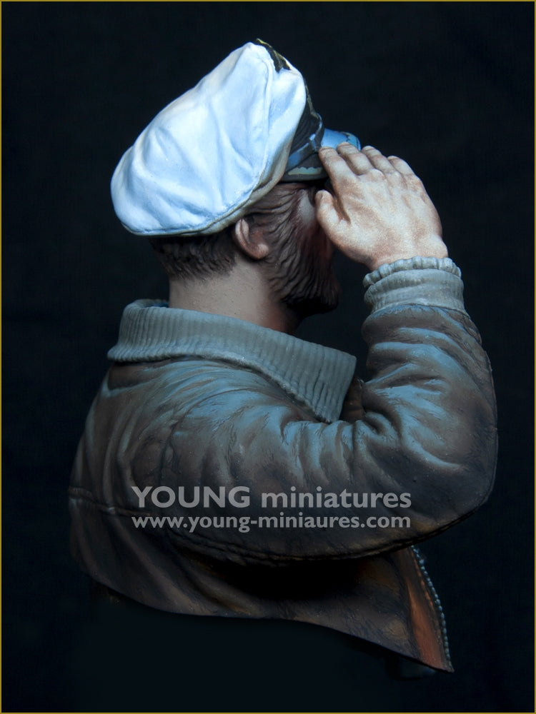 Young Miniatures YM18102 U-Boat Officer WWII " Der Heimkenhrer" 1/10