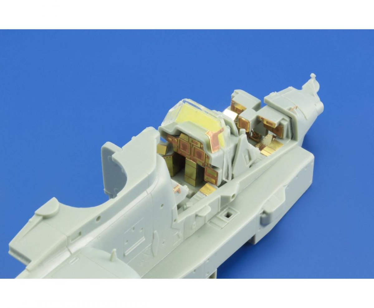 Eduard SS546 AH-64D Block II interior ACADEMY 1/72 – image 4