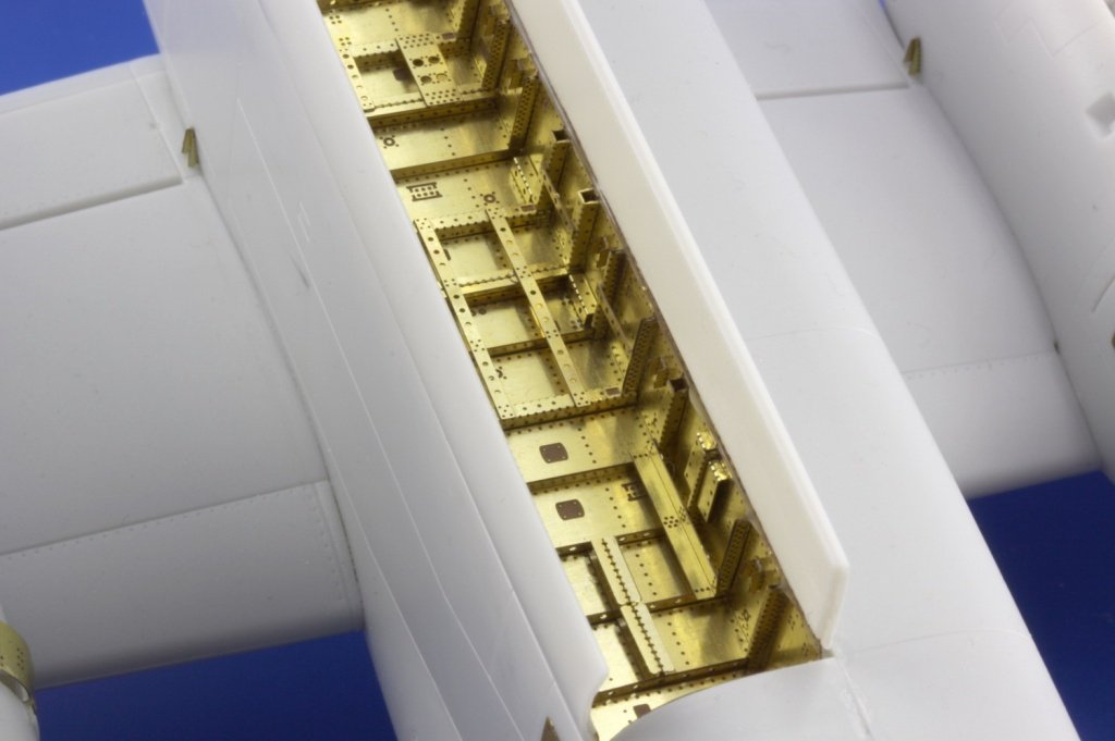 Eduard 48699 S-2E bomb bay 1/48 Kinetic – immagine 4