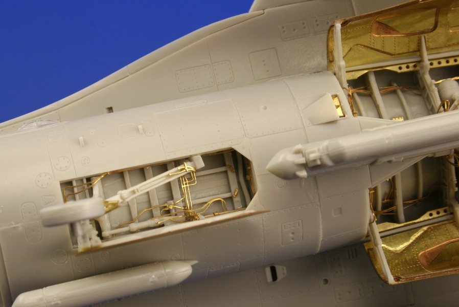 Eduard 49390 F-16CJ Block 50 undercarriage 1/48 Tamiya – immagine 3