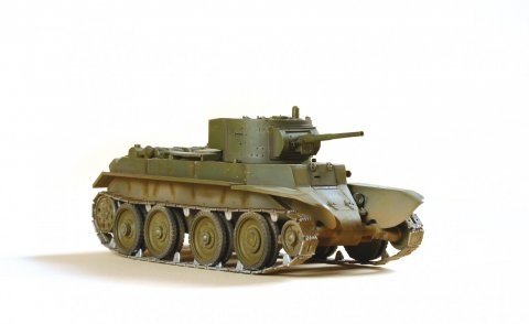 Zvezda 3545 BT-7 Soviet tank 1/35 – zdjęcie 3
