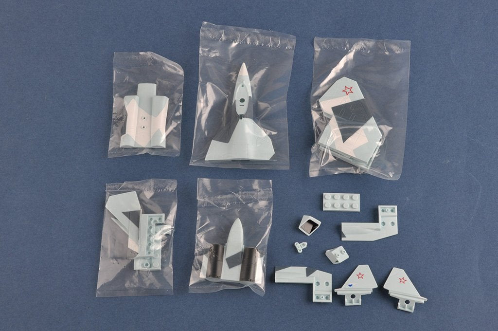 Hobby Boss 81903 T-50 PAK-FA Snap Kit W/LED 200mm – zdjęcie 4