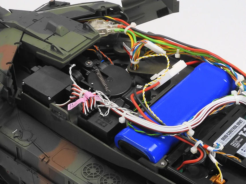 Tamiya 56047 Leopard 2 A7V Tank w/Option Kit RC Model 1/16