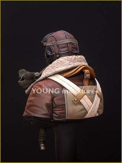 Young Miniatures YM1815 B-17 Waist Gunner ETO, 1944 1/10 – image 3