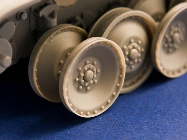 Panzer Art RE35-326 Burn out wheels for “Panther” tank 1/35 – image 3