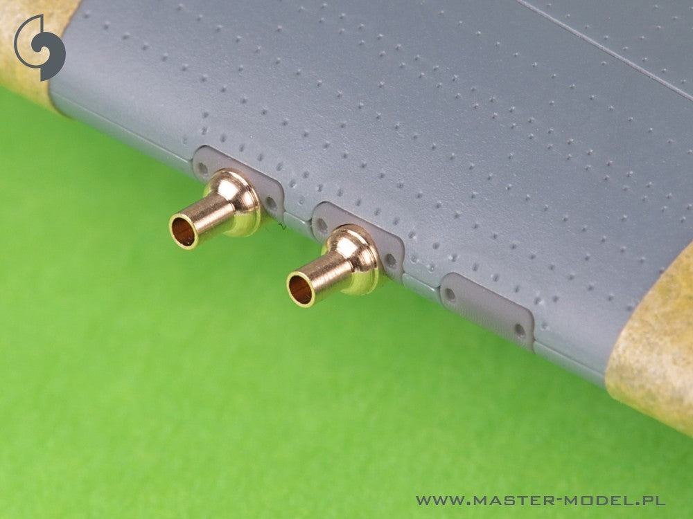 Master AM-48-181 Curtiss P-40 L, N wczesny - celownik, rurka Pitota oraz 4 x owiewki km-ów Browning .50 z żywicznym mocowaniem do modelu EDUARD 1/48