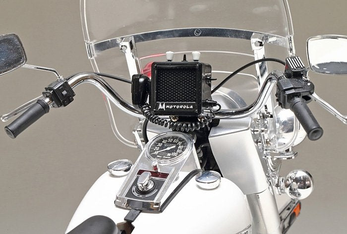 Tamiya 16038 Harley Davidson FLH1200 - Police Bike 1/6 – zdjęcie 5
