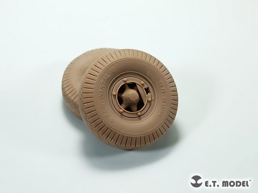 E.T. Model P35-062 WWII German Sd.Kfz.9 18t FAMO Sagged front wheels and Workable Track 1/35 – zdjęcie 6