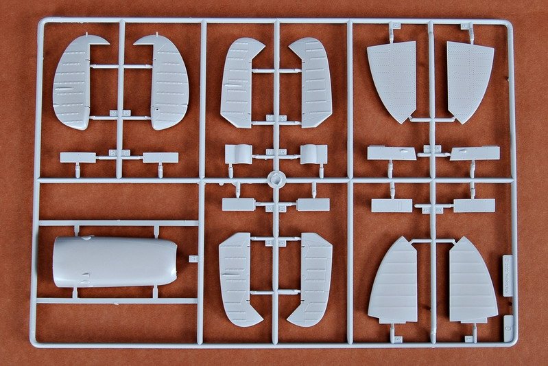 Trumpeter 02413 Spitfire MK.VI 1/24 – image 9