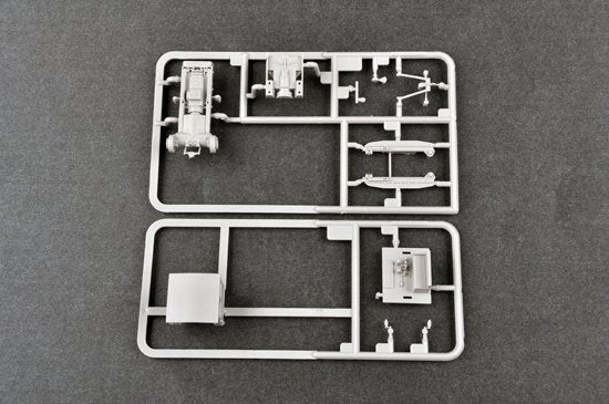 Trumpeter 07111 Russian ChTZ S-65 Tractor with Cab 1/72 – zdjęcie 3