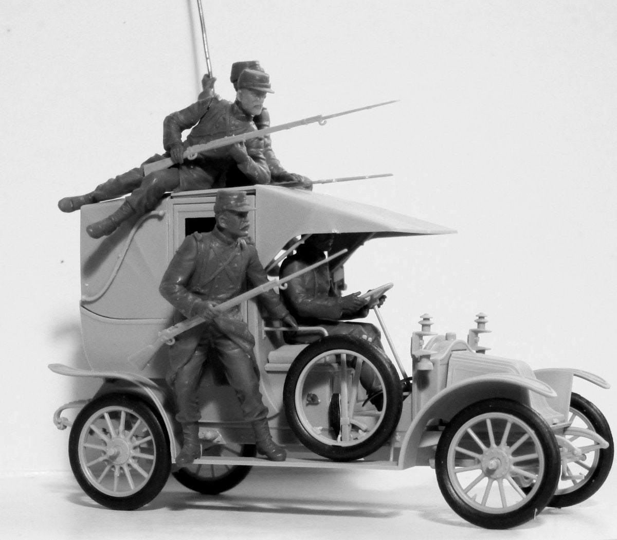 ICM 35705 French Infantry on the march (1914) (4 figures) 1/35 – image 3