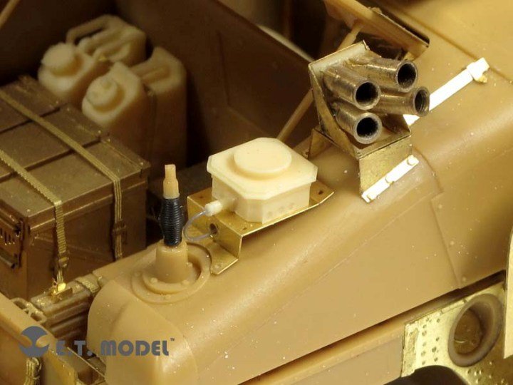E.T. Model E35-078 US ARMY HUMVEE Blue Force Tracker &amp;amp; SINCGAR Unit (For BRONCO Kit) 1/35 – zdjęcie 5
