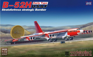 Modelcollect UA72208 B-52H Early Type USAF Stratofortress Strategic Bomber 1/72
