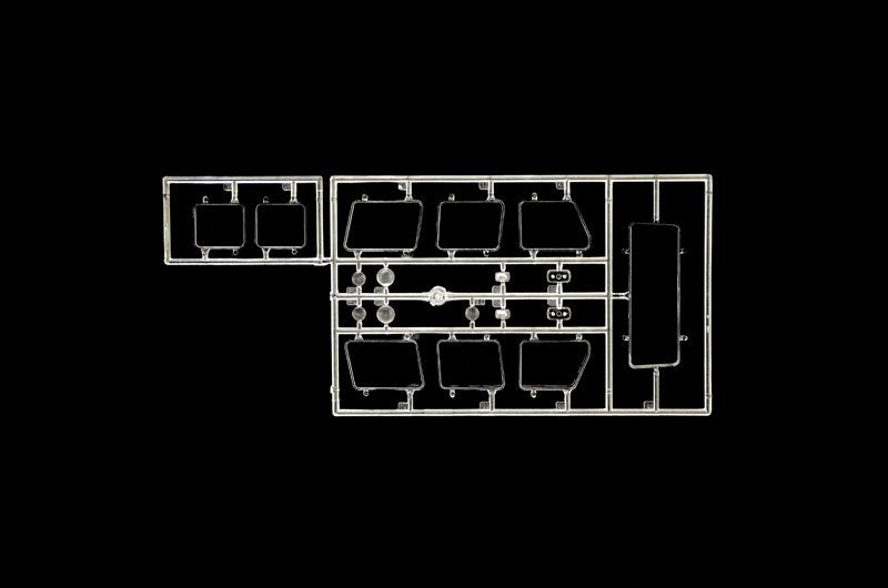 Italeri 3640 MERCEDES BENZ G230 1/24 – image 4