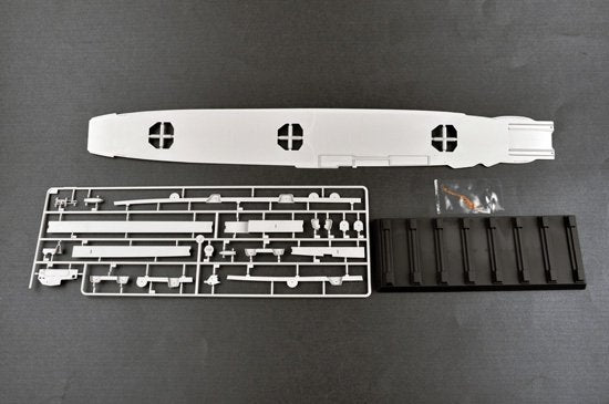 Trumpeter 05628 German Navy Aircraft Carrier DKM Peter Strasser 1/350 – zdjęcie 9