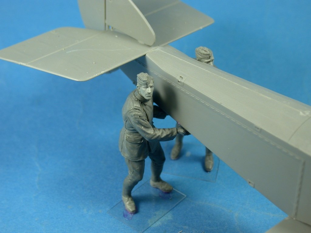 Copper State Models F32-023 RFC Air Mechanics lifting the tail 1/32 – image 2
