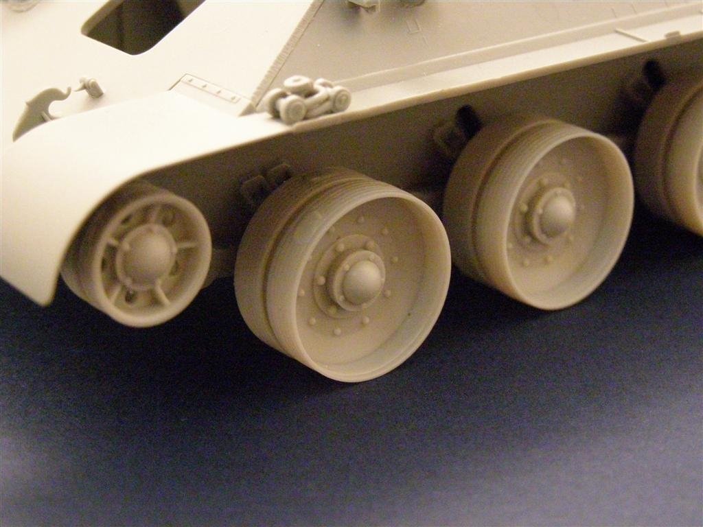 Panzer Art RE35-056 Burn out wheels for T-34 tank (model 1940-41) 1/35 – image 3