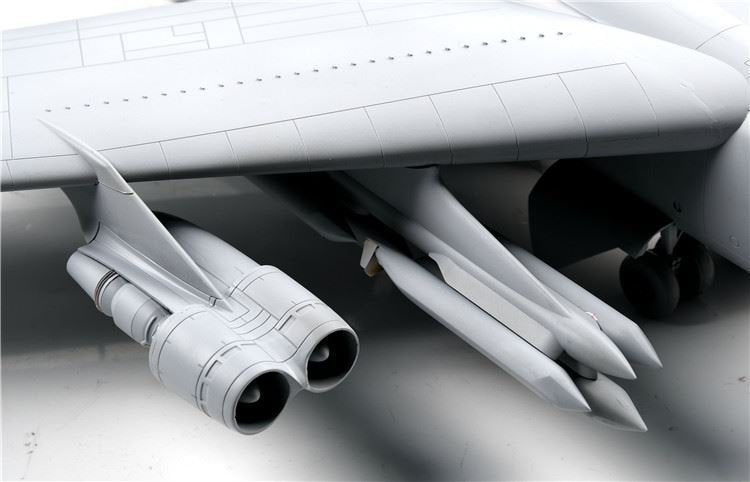 Modelcollect UA72200 B-52H U.S. Stratofortress strategic Bomber 1/72 – zdjęcie 10