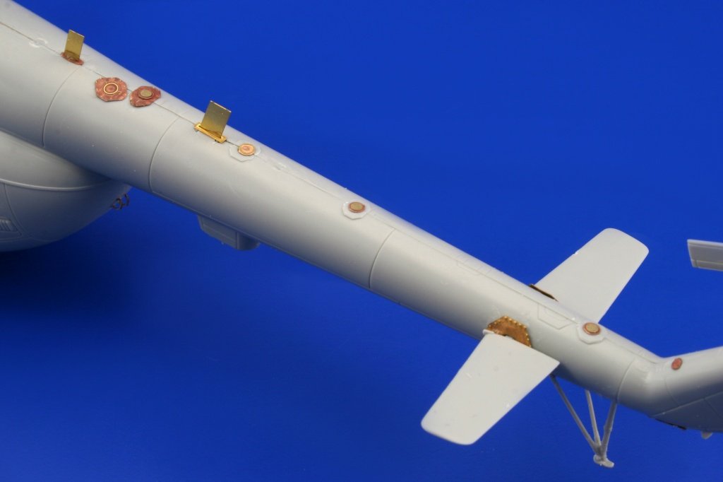 Eduard 72491 Mi-8 Hip exterior 1/72 HOBBY BOSS – image 3