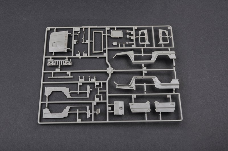 Trumpeter 05518 JGSDF type 73 Light Truck (Police) 1/35 – image 7