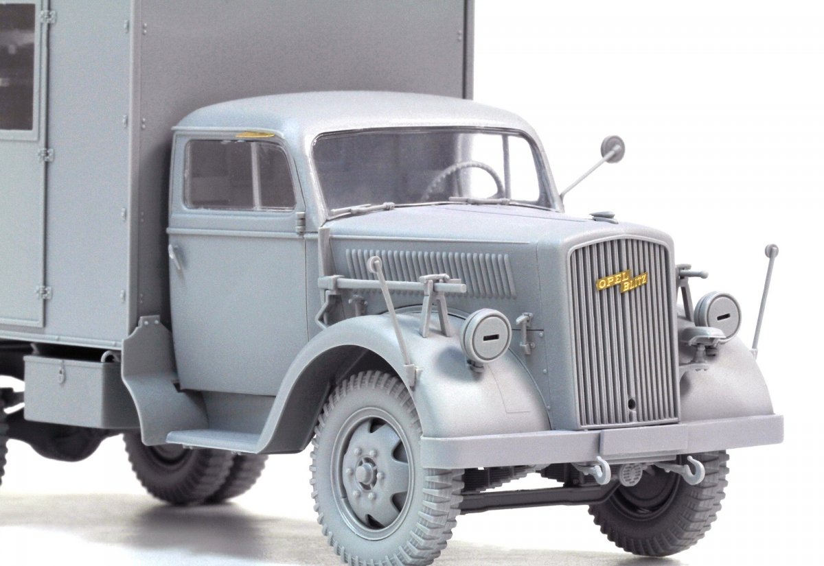 Dragon 6790 WWII German Ambulance Truck 1/35 – image 4