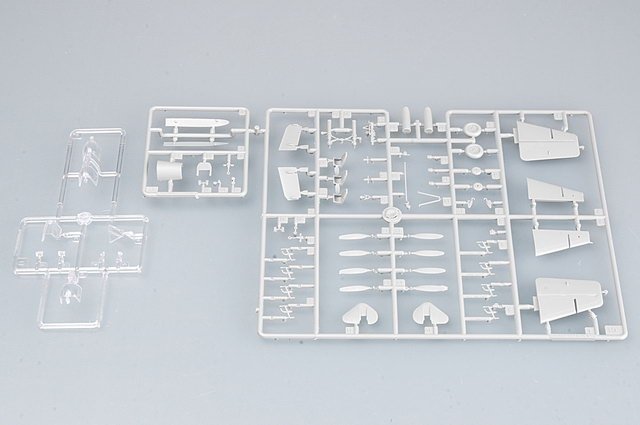 Trumpeter 01630 British Fairey Gannet Mk2 Aircraft 1/72 – image 3