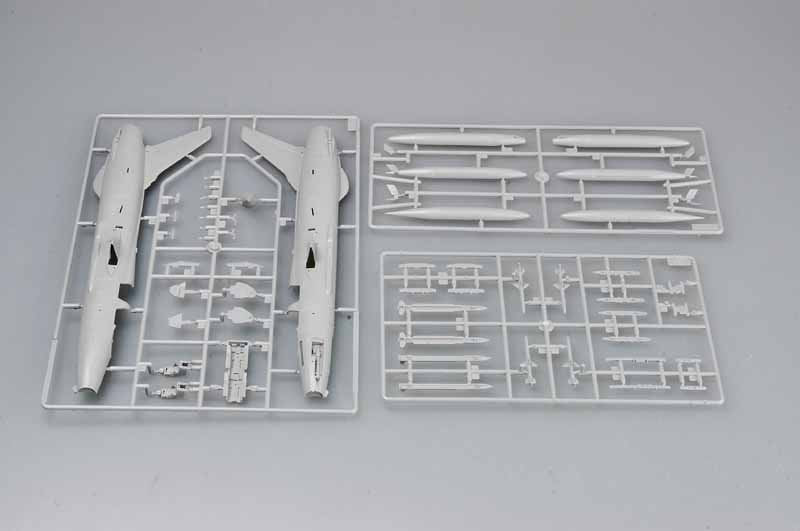 Trumpeter 01618 F-105G THUNDERCHIEF 1/72 – zdjęcie 6
